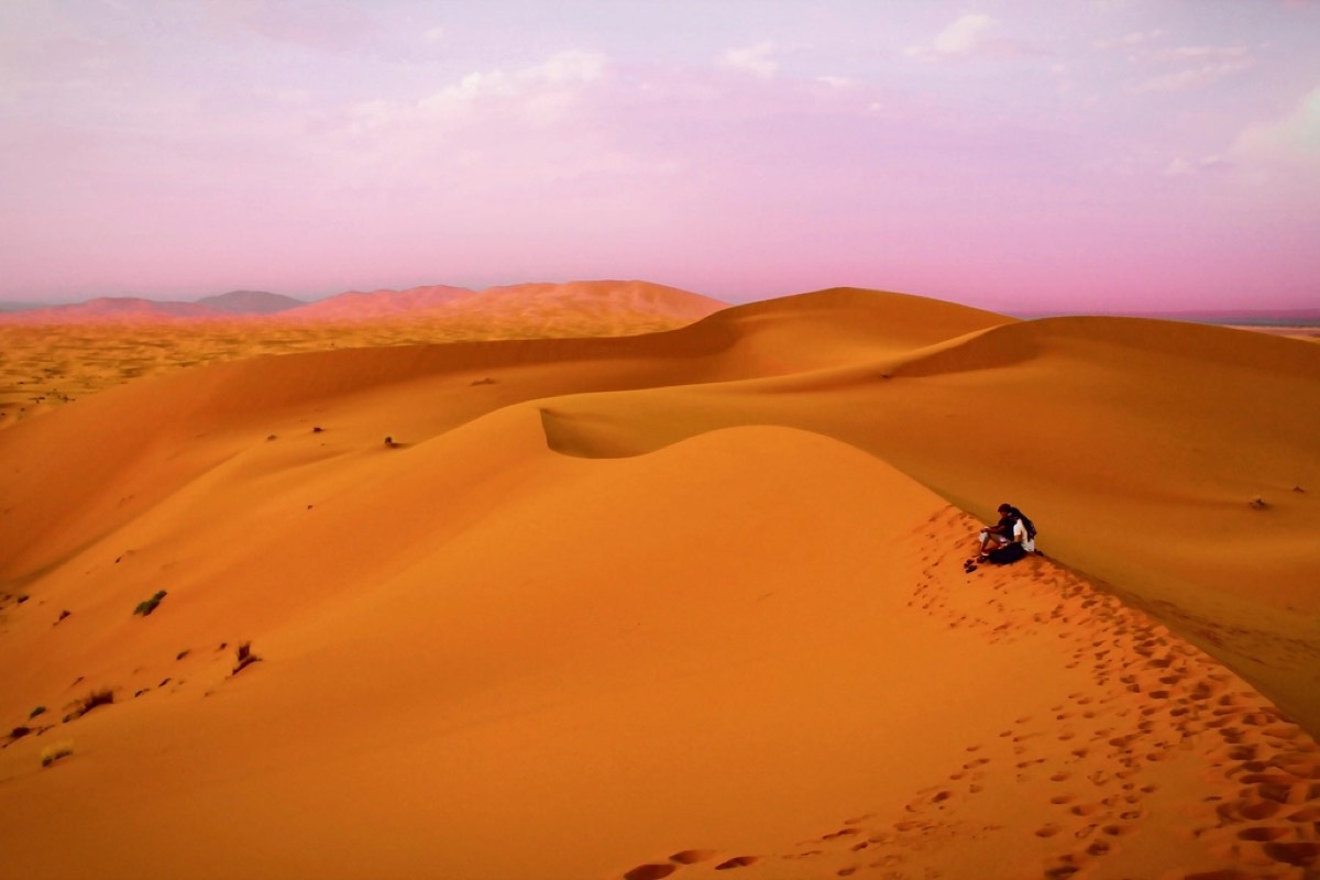 Wüstenlandschaft in Marokko mit Sanddünen